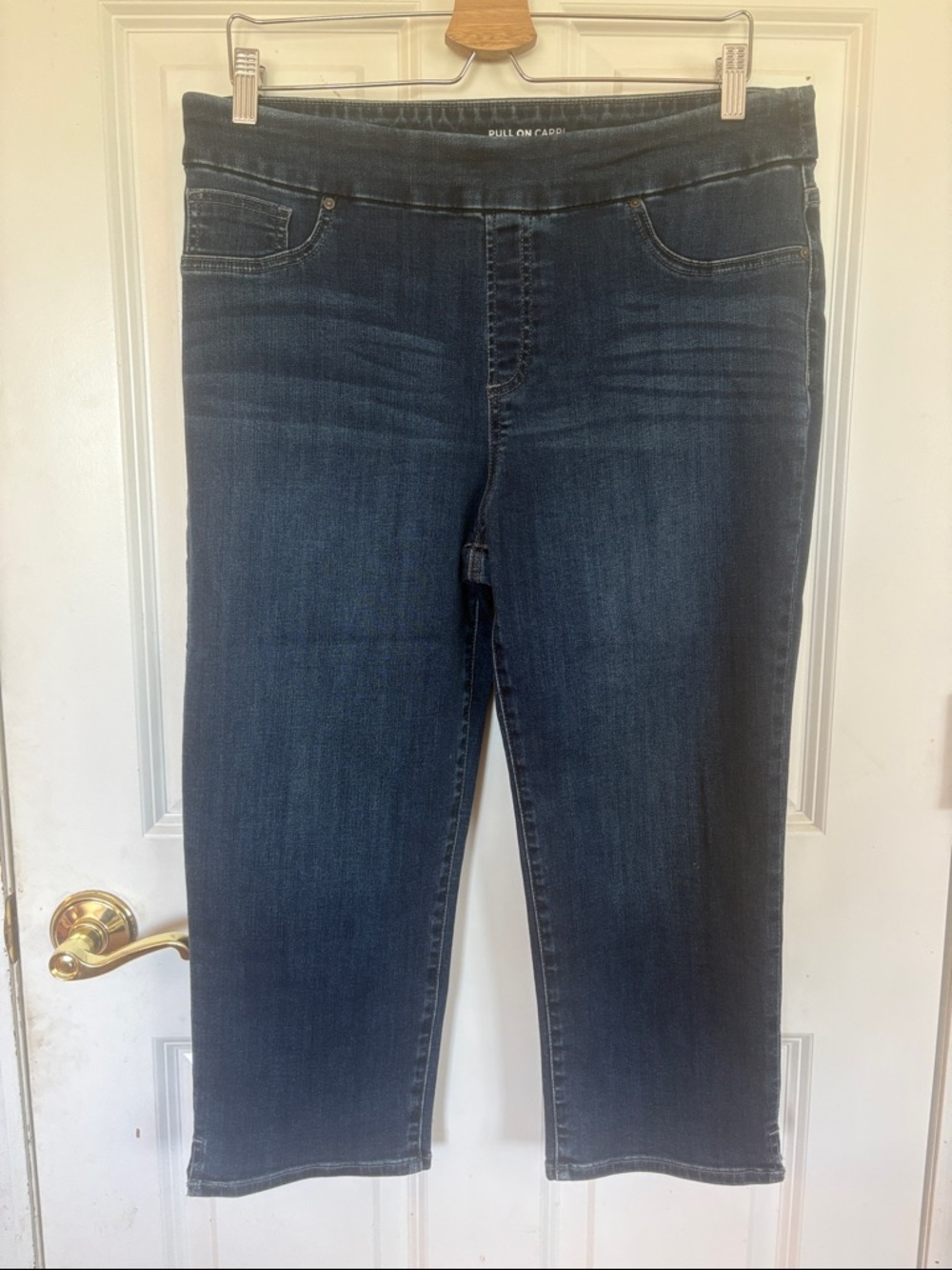 Chico's Dark Blue Pull-On Capris